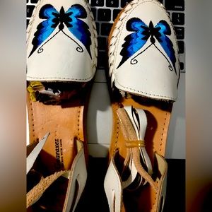 GUARAXEZ LACE UP HUARACHES SANDALS